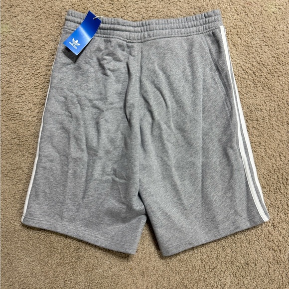 NEW MEN'S ADIDAS ORIGINALS 3 STRIPES TREFOIL SHORTS 10in AUTHENTIC ALL SIZES - Picture 6 of 6
